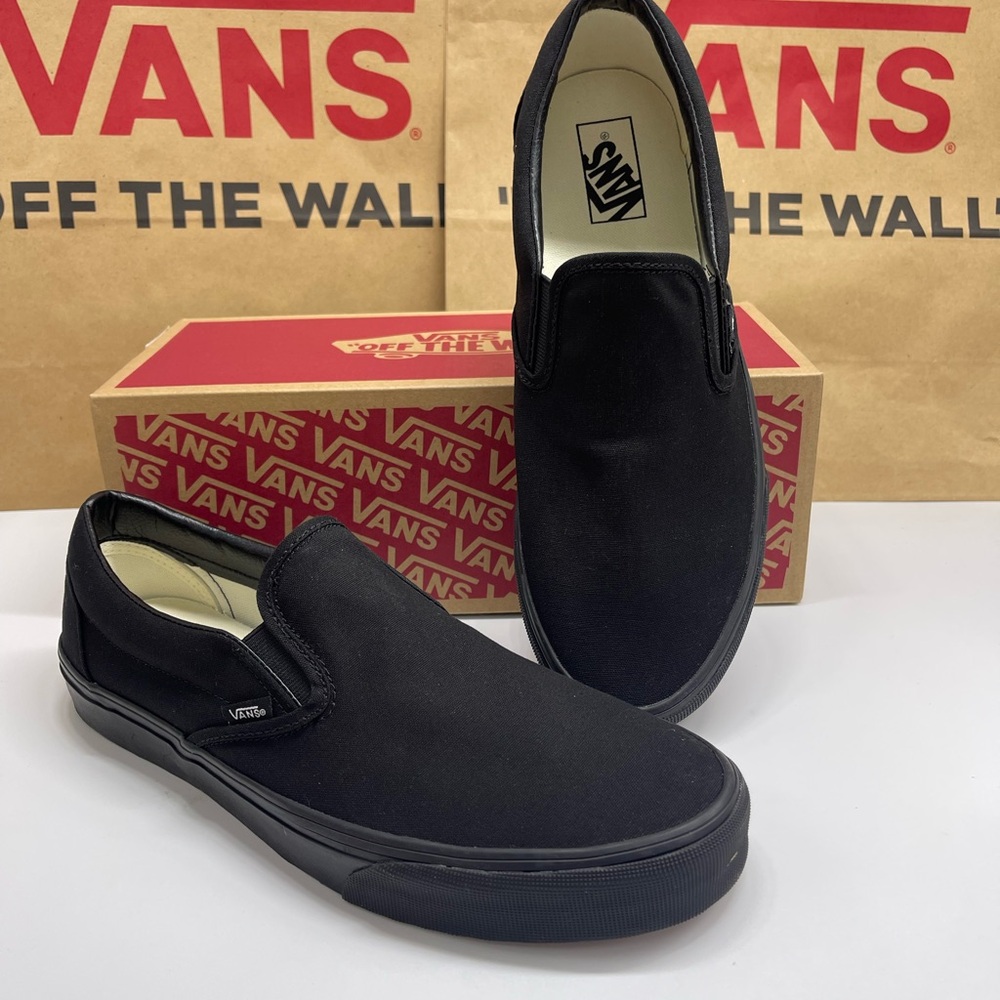 Vans WMNS Classic Black Slip-On Sneakers
Black/Black
VN000EYEBKA